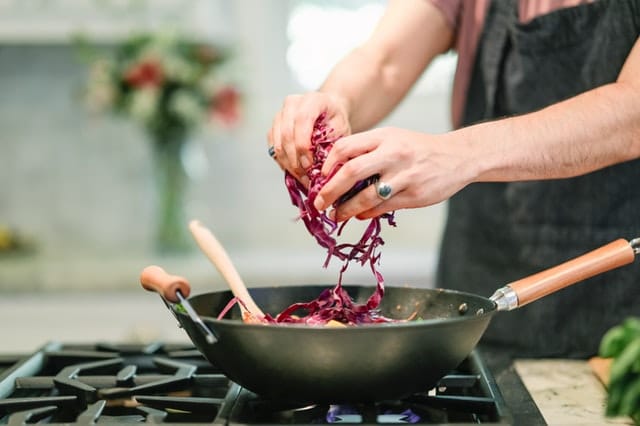 cooking cabbage in wok